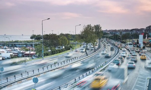 Aşırı Hız Yapana 30 Bin TL Ceza! Yeni Trafik Düzenlemesi Meclis'ten Geçti